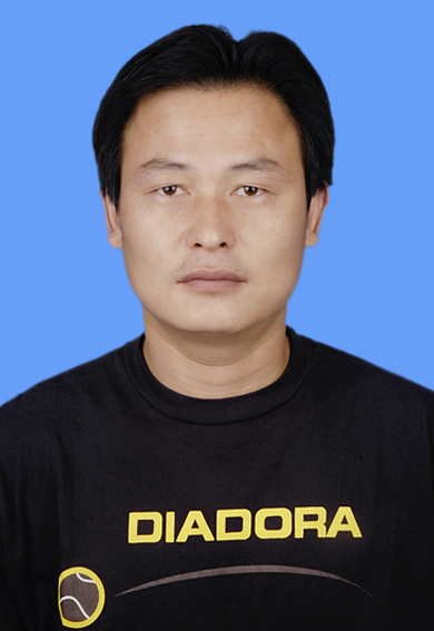 余子义 男 湖北黄冈人 副教授。1999年华中师范大学毕业（体育教育)，2007年武汉体育学院硕士，现授体育课程：普通体育、足球。